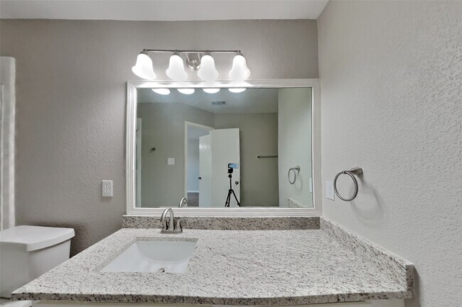 Building Photo - 6423 Lily Hollow Ct