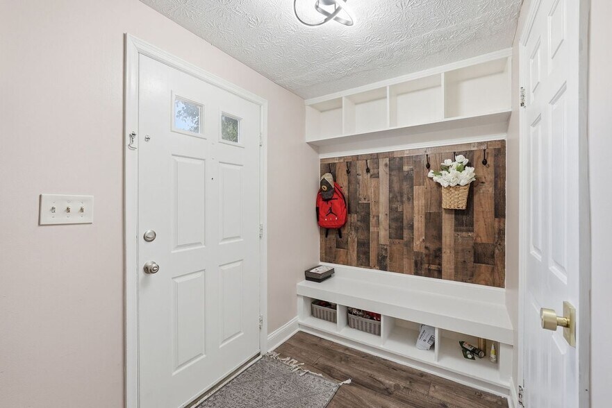 Building Photo - 9280 Pirates Cove