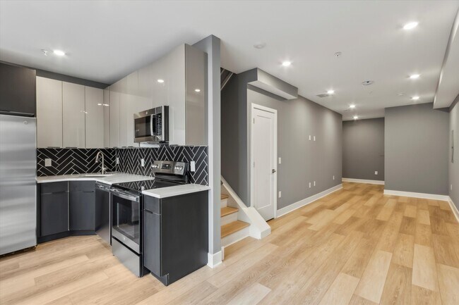 Primary Photo - 1615 Poplar St