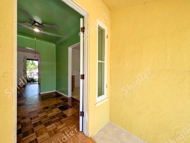 Building Photo - 2 Bedroom 1 Bath and 2 Massive Yard in North San Bernardino