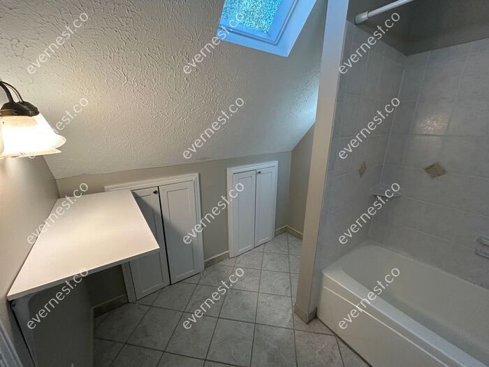 Building Photo - 2771 Skyland Dr NE