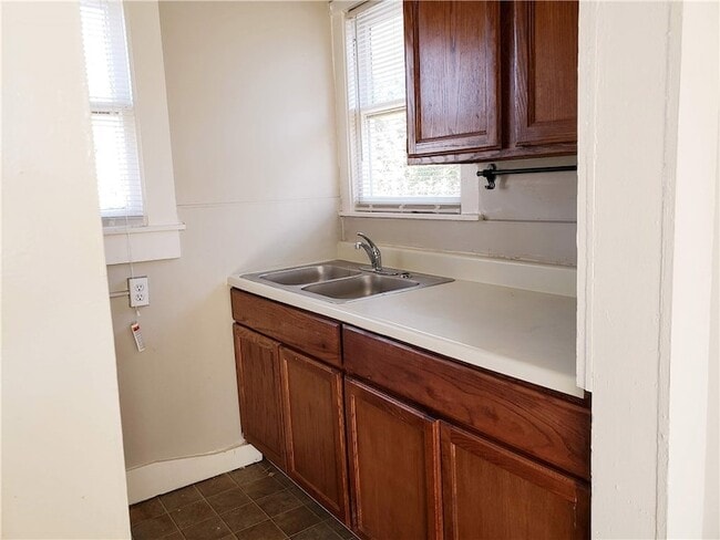 Building Photo - 402 N Augusta St