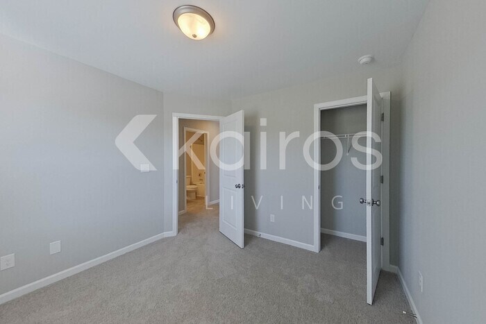 Building Photo - 874 Silent Barge Cv