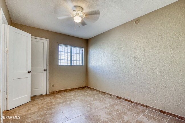 Building Photo - 3922 Hayes Ave