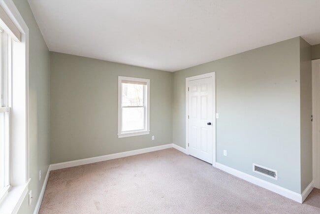 Building Photo - 19 E Hoyle St