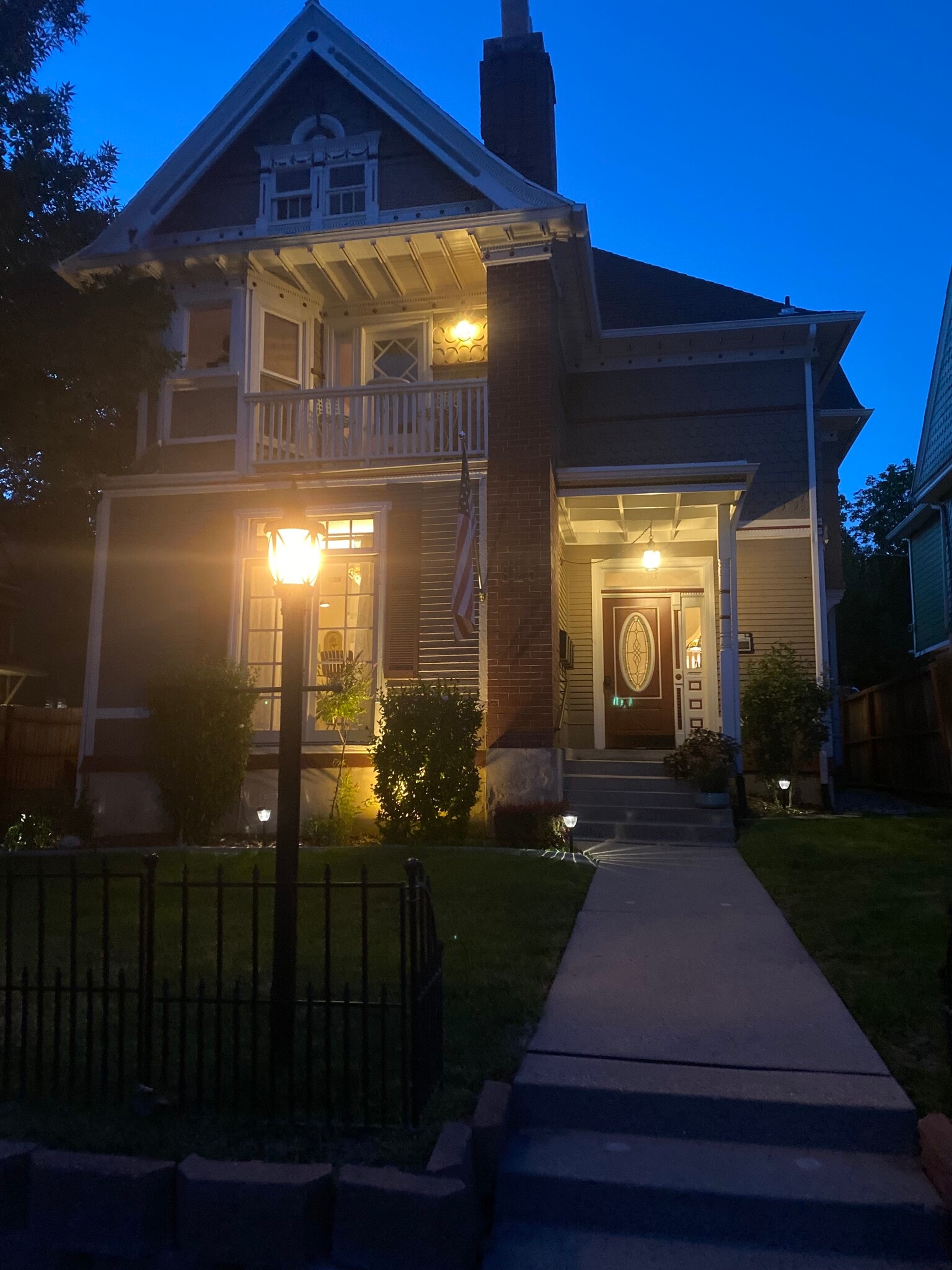 Building Photo - 825 E 3rd Ave