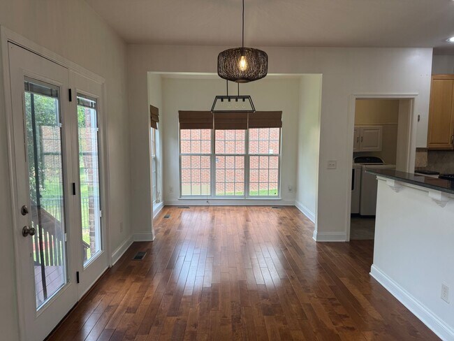 Building Photo - Brentwood 4BR Home