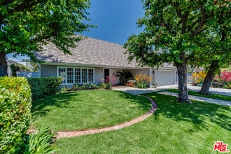 Building Photo - 13133 Morrison St