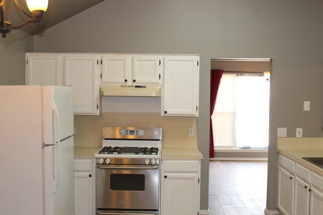 Building Photo - 505 SW 149th Pl