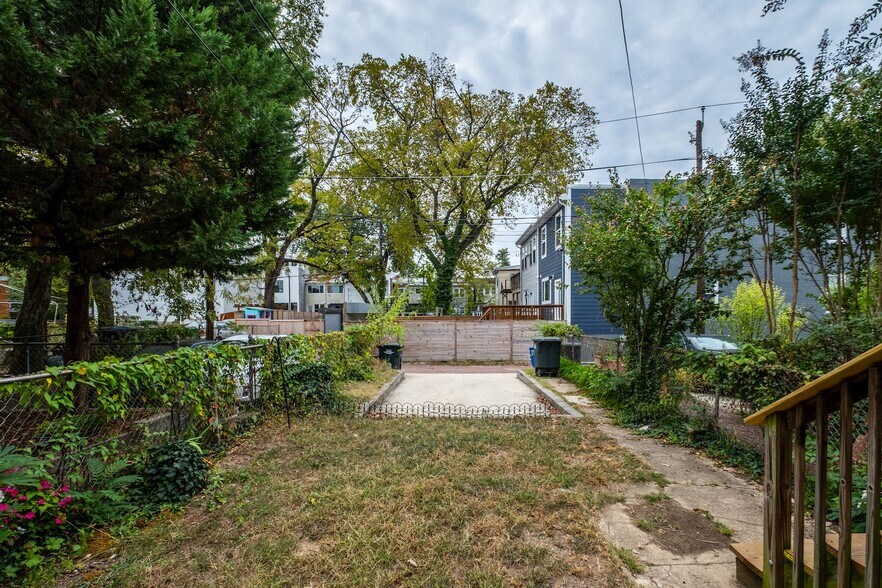 PARKING PAD - 450 Randolph St NW