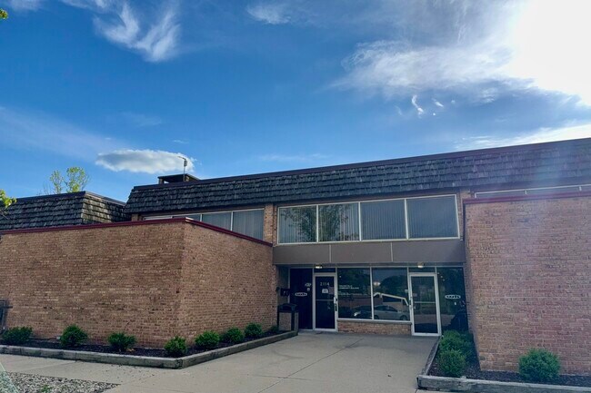 Building Photo - 2140 Pauline Blvd
