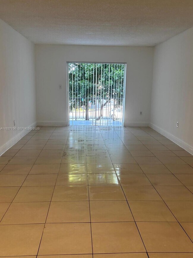 Building Photo - 5100 SW 41st St