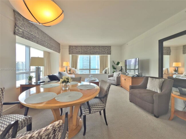 Building Photo - 1435 Brickell Ave