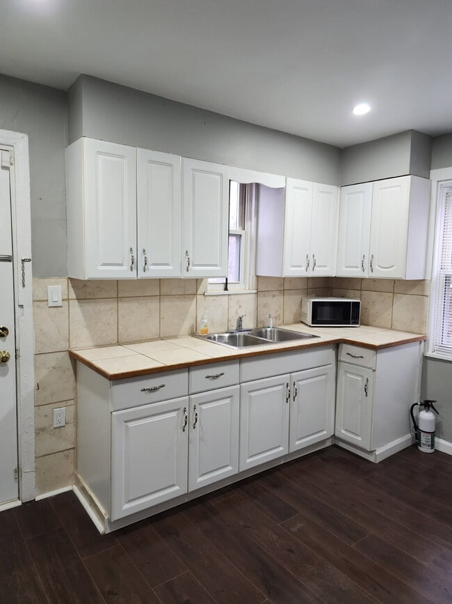 Building Photo - 11318 Littlefield St