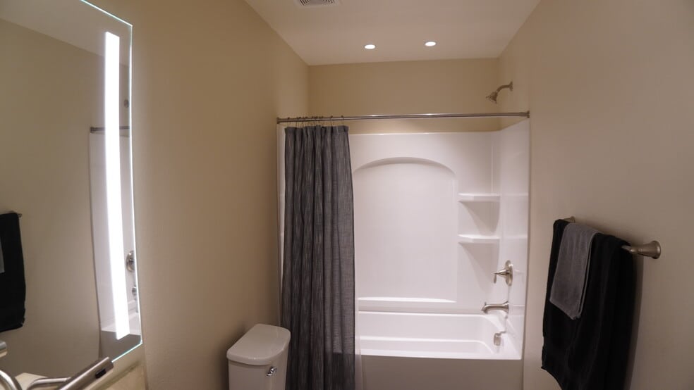 Building Photo - 5532 Autumn Cliffs Way