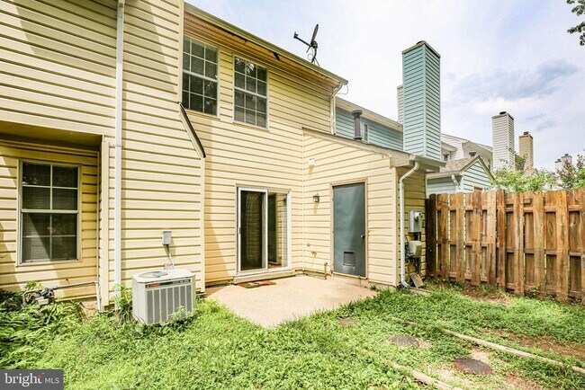 Building Photo - 502 Wind Ridge Dr