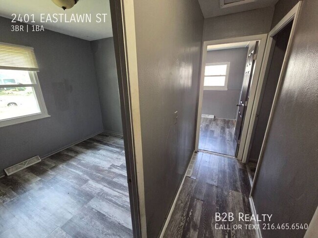 Building Photo - 2401 Eastlawn St