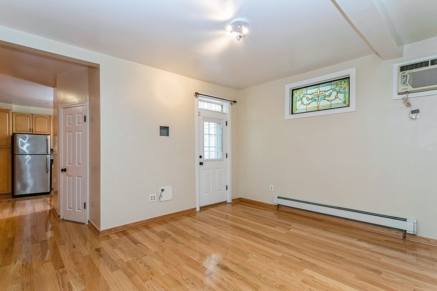 Living room - 320 6th St