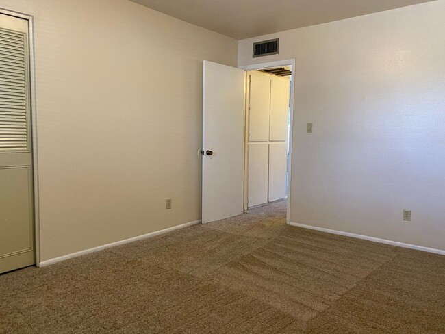 Building Photo - Tempe Townhouse 2 Bed/1Bath Single Story w...