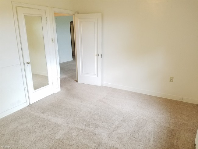 Building Photo - 1 br, 1 bath Apartment - 5700 Munhall Road #3