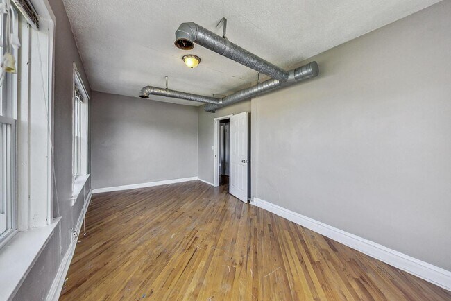 Building Photo - 2444 N Campbell Ave