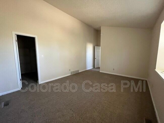 Building Photo - 3450 Foxridge Dr