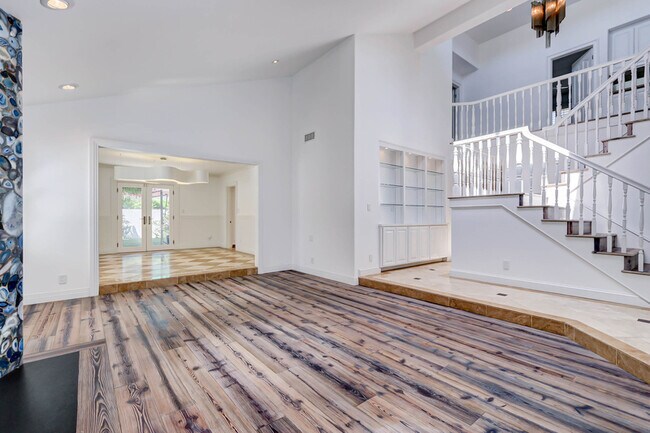 Building Photo - 947 10th St