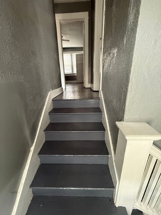 Building Photo - Spacious 2 bedroom home