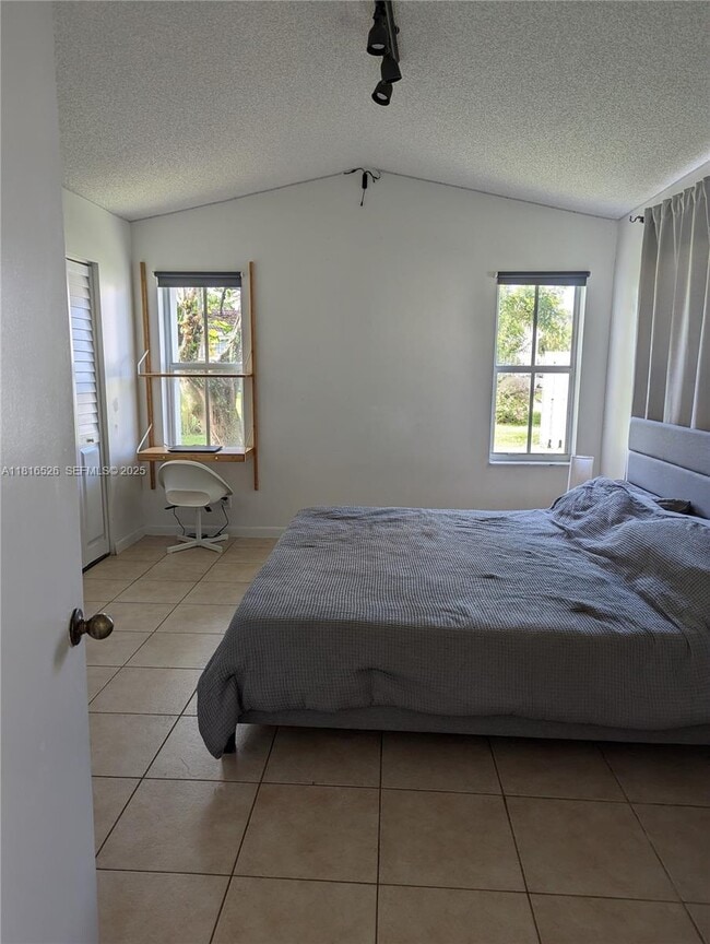 Building Photo - 876 Sand Creek Cir