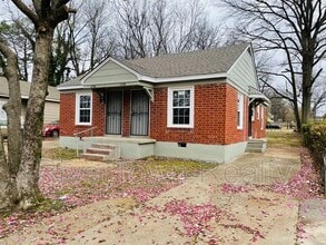 Building Photo - 2346 Poe Ave