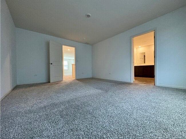 Building Photo - 13520 Carmel Blvd