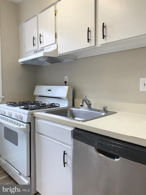 Building Photo - 26 S Old Glebe Rd