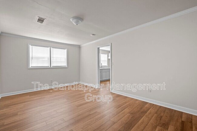 Building Photo - 2214 Van Buren Ave