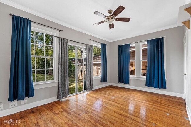 Building Photo - Check Out this 3 bed 2 bath!!