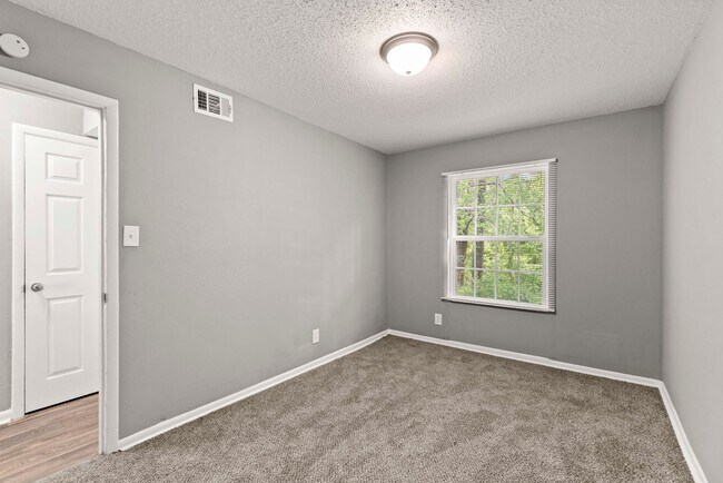 Building Photo - 3 Bedroom Availability