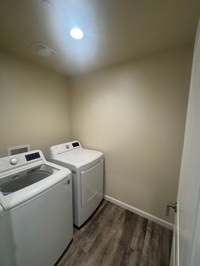 Building Photo - 842 Mission De Oro Dr