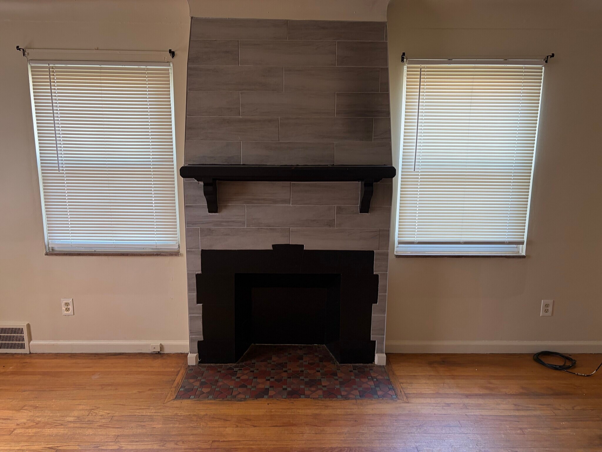 Living Room Fireplace - 15205 Maplewood Ave
