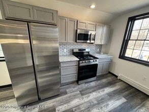 Building Photo - 901 S Valley Ave