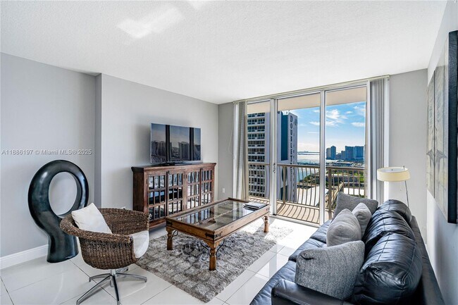 Building Photo - 1750 N Bayshore Dr