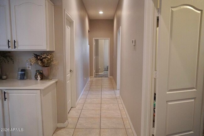 Building Photo - 571 W Locust Dr.