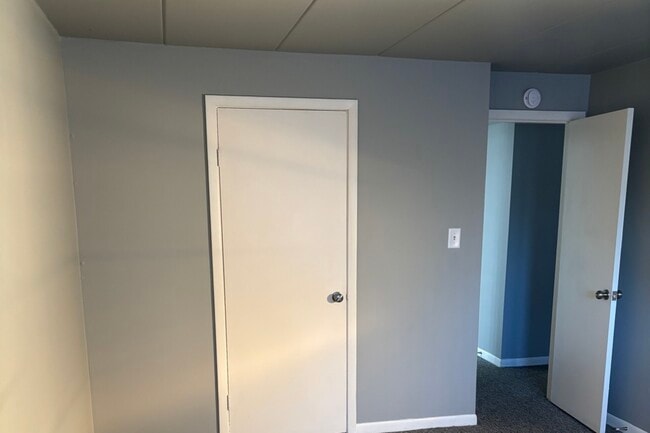 Building Photo - 18361 Glen Oak Ave