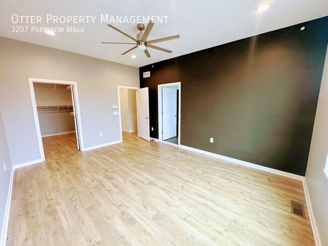 Building Photo - 3207 Parkview Walk