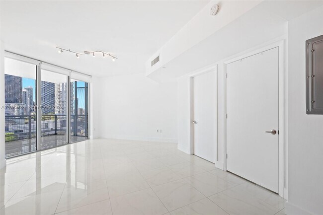 Building Photo - 350 S Miami Ave