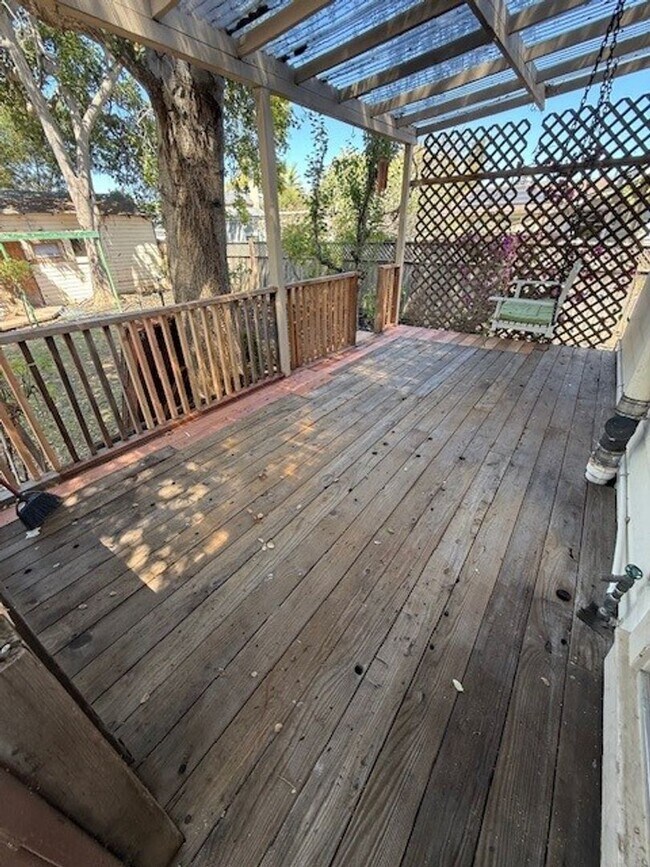 Building Photo - Burlingame Charming One-Bedroom Home  Open Saturday 3:30pm