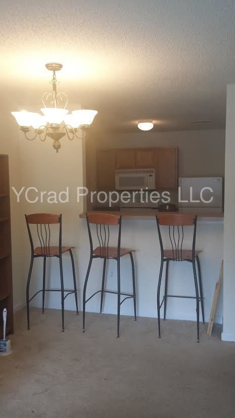 Building Photo - 1br/1ba Room, Total Electric, Community Pool