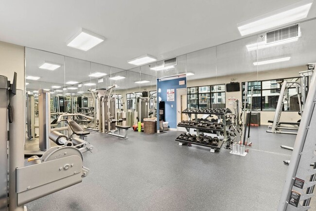 Building Photo - 2bd/2bth in sought after Grandview Condominiums in the heart of Buckhead!