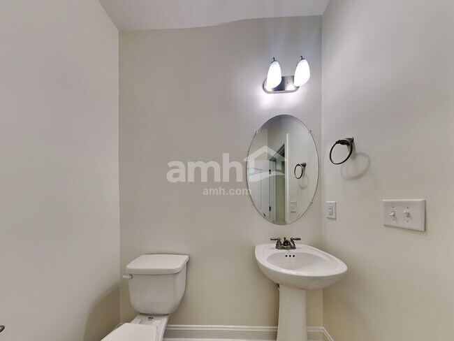 Building Photo - 111 Doral Blue Dr