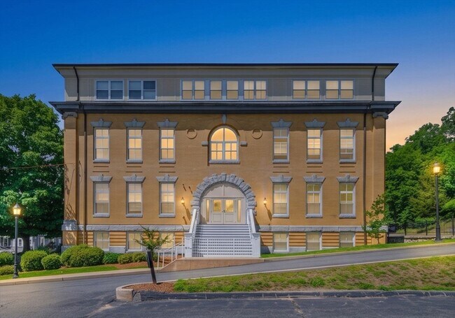 Building Photo - 145 Glenwood St