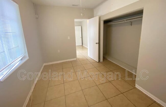 Building Photo - 810 20th Ave S