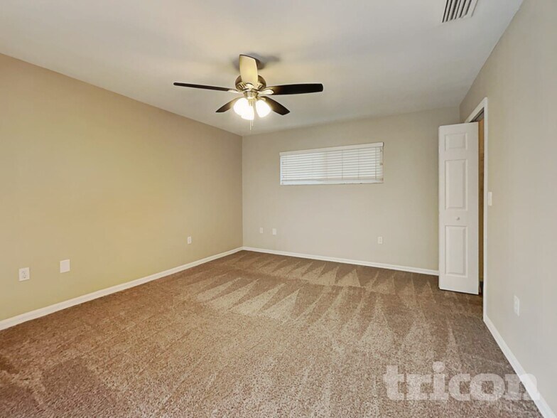 Building Photo - 3124 58th Terrace E